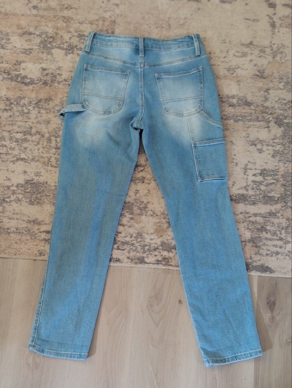 Light Wash Women's Boyfriend Jeans with Distressed Knee - Picture 4 of 4